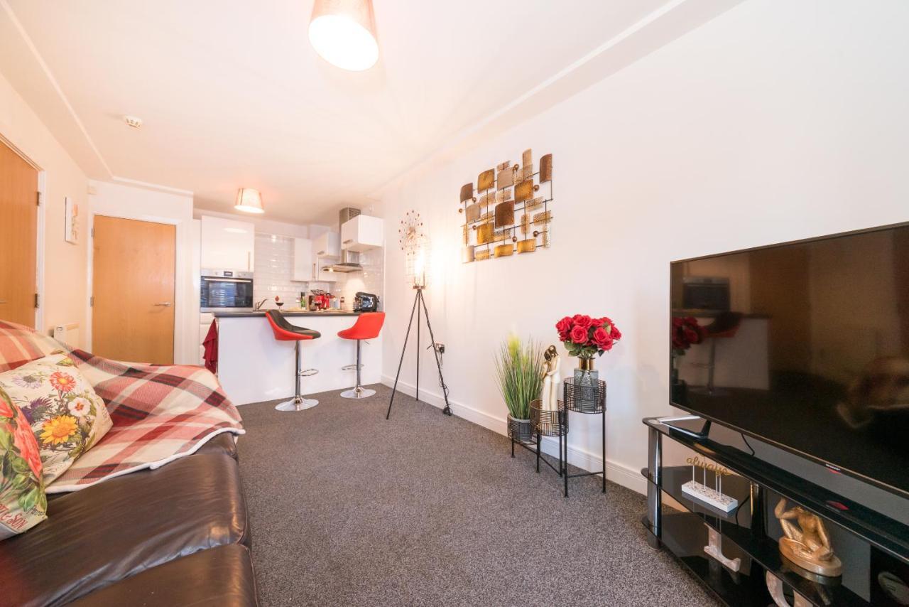 Centre Posh Parlour Gated Parking 1bed Wifi Kingston upon Hull